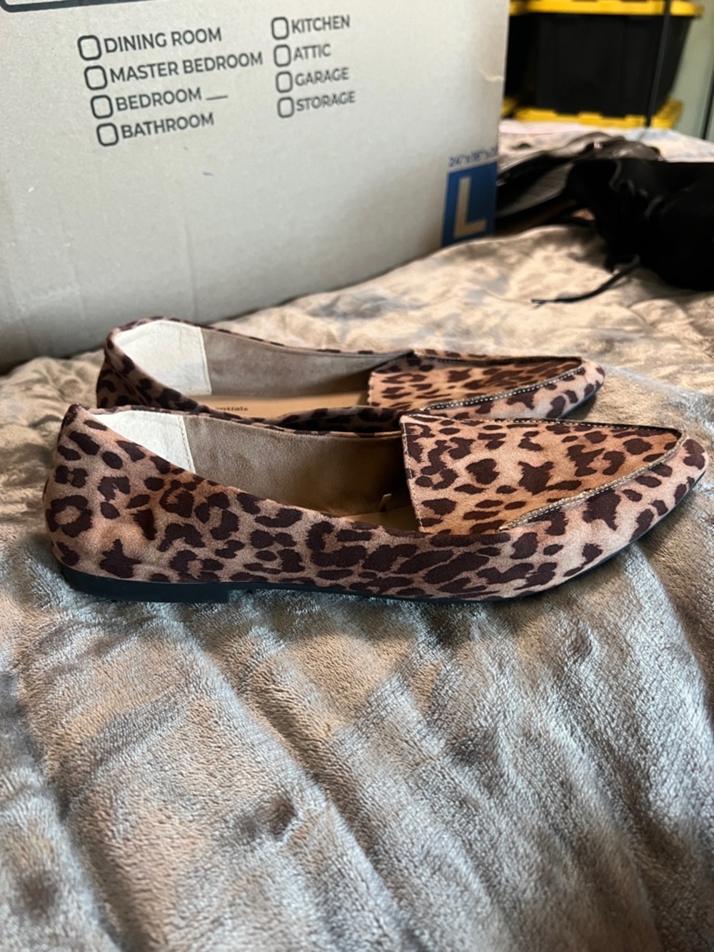 Amazon Essentials Leopard Print Slip-On Flats in Brown and Black